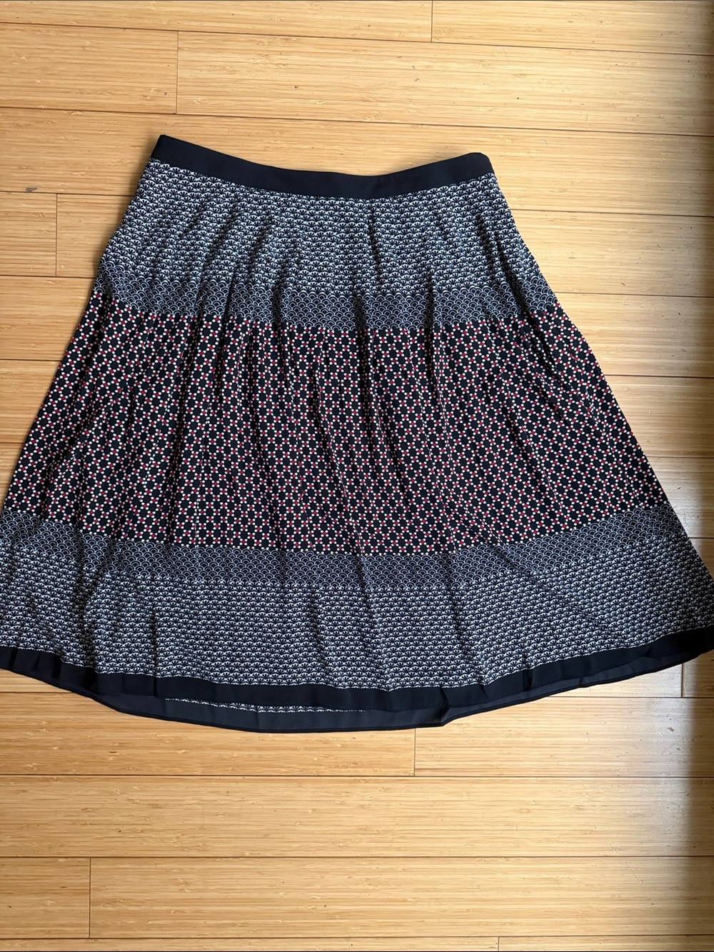 Talbots - Women's Patterned A-Line Skirt in Black and Red
